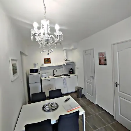 Alea Apartment *
